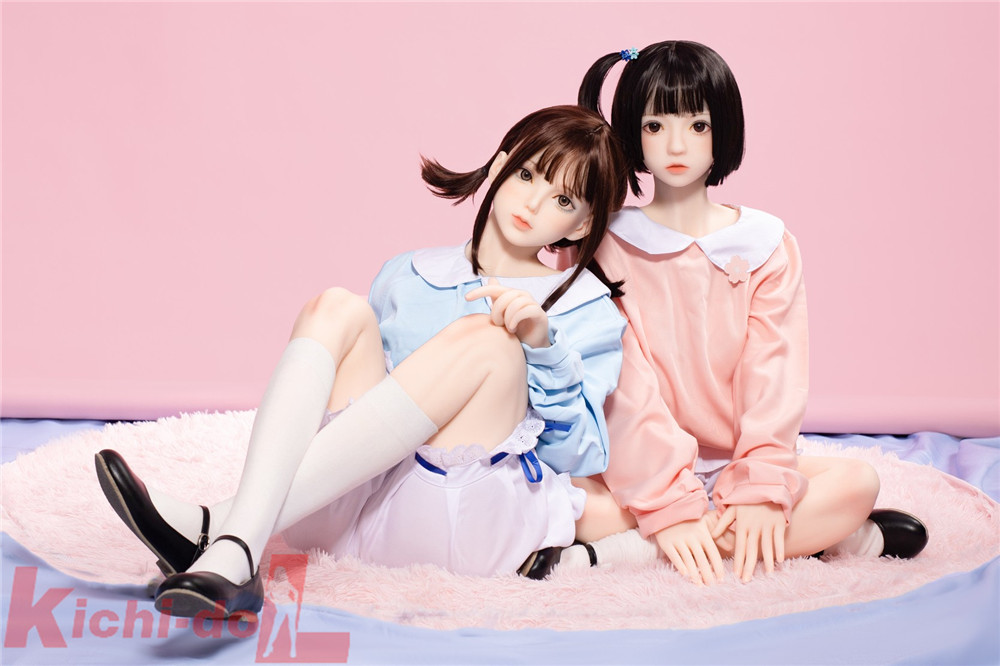 極細ボディの等身大ラブドール