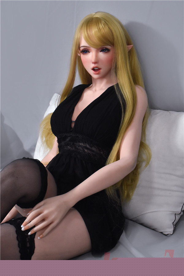 純白モッチリ美肌のセックス人形