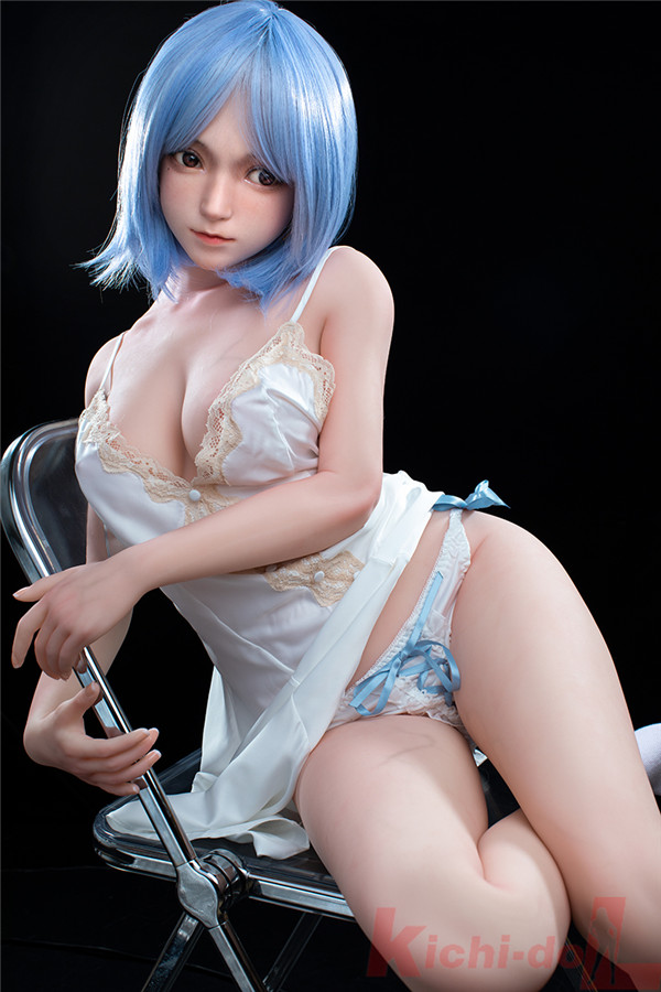    美乳と美尻リアルドール   