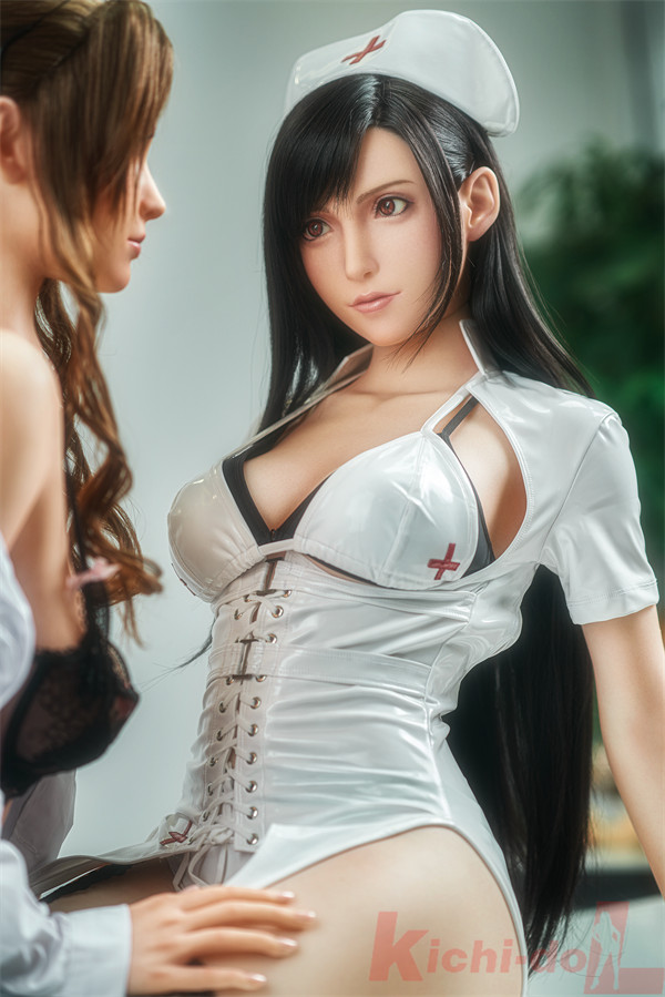           ダッチワイフ美脚もとても妖艶          