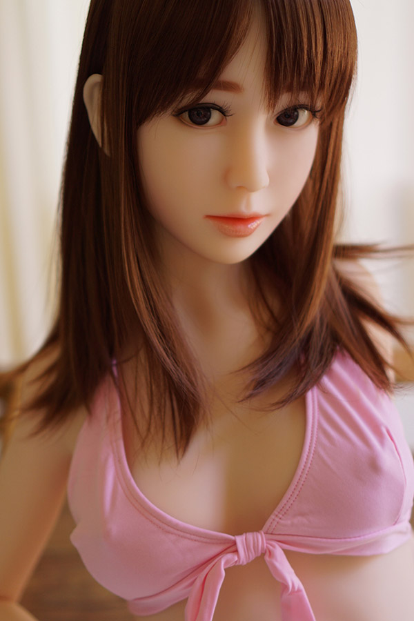 スレンダーボディの超美形セックス人形