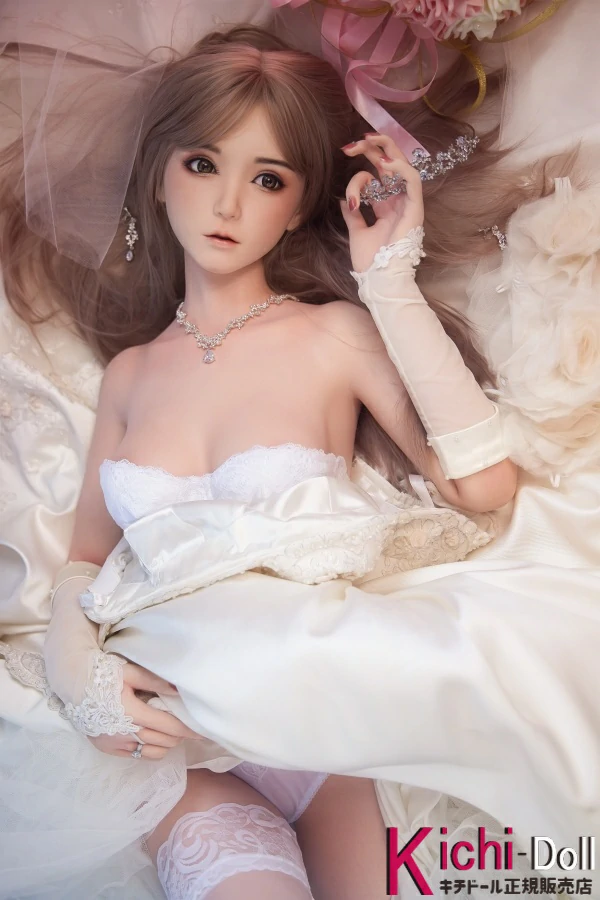  ウェディングドレスでリアルドール 
