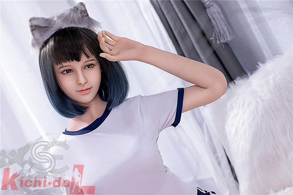 ちっぱいで挟んで高級ダッチワイフ